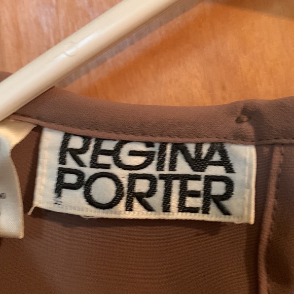 Regina Porter size 14 taupe crepe polyester long sleeves - Picture 3 of 4